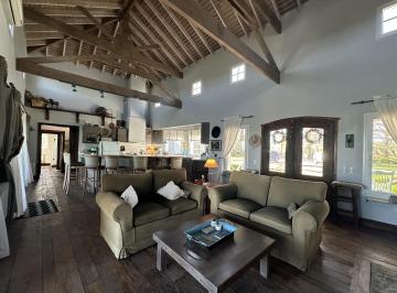 Casa · 343m² · 5 Ambientes · 2 Cocheras · Casa en Haras El Malacate