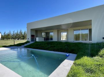 Casa · 164m² · 5 Ambientes · 3 Cocheras · Casa en Naudir en Venta - 5 Ambientes
