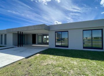 Casa · 259m² · 6 Ambientes · 4 Cocheras · Casa en El Naudir Al Rio en Venta - a Estrenar