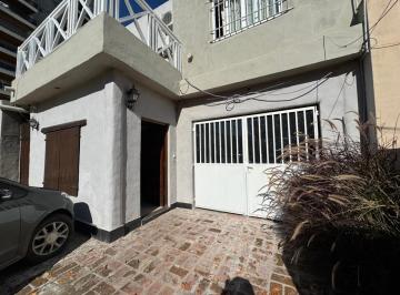 Casa · 440m² · 4 Ambientes · 1 Cochera · Casa en Esc. - Centro