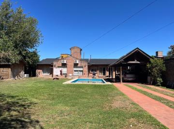 Casa · 1200m² · 4 Ambientes · 6 Cocheras · Casa en El Centro de Escobar