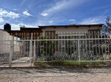 Casa · 300m² · Dos Casas en Terreno Amplio