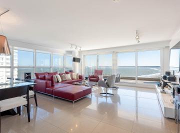 Departamento · 220m² · 4 Ambientes · 1 Cochera · Apartamento en Venta Alexander Collection 3 Dorm. Dependencia