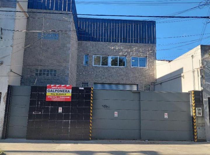 Bodega-Galpón · 330m² · 1 Cochera