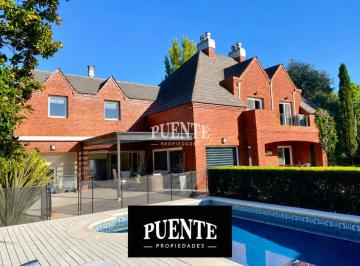 Casa · 355m² · 5 Ambientes · 2 Cocheras · Casa Sobre 2 Lotes en Saint Thomas, Canning