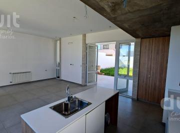 Casa · 150m² · 5 Ambientes · 2 Cocheras · Casa Lista Para Vivir de Tres Dor, Una Sola Planta en Rincones de Manantiales.