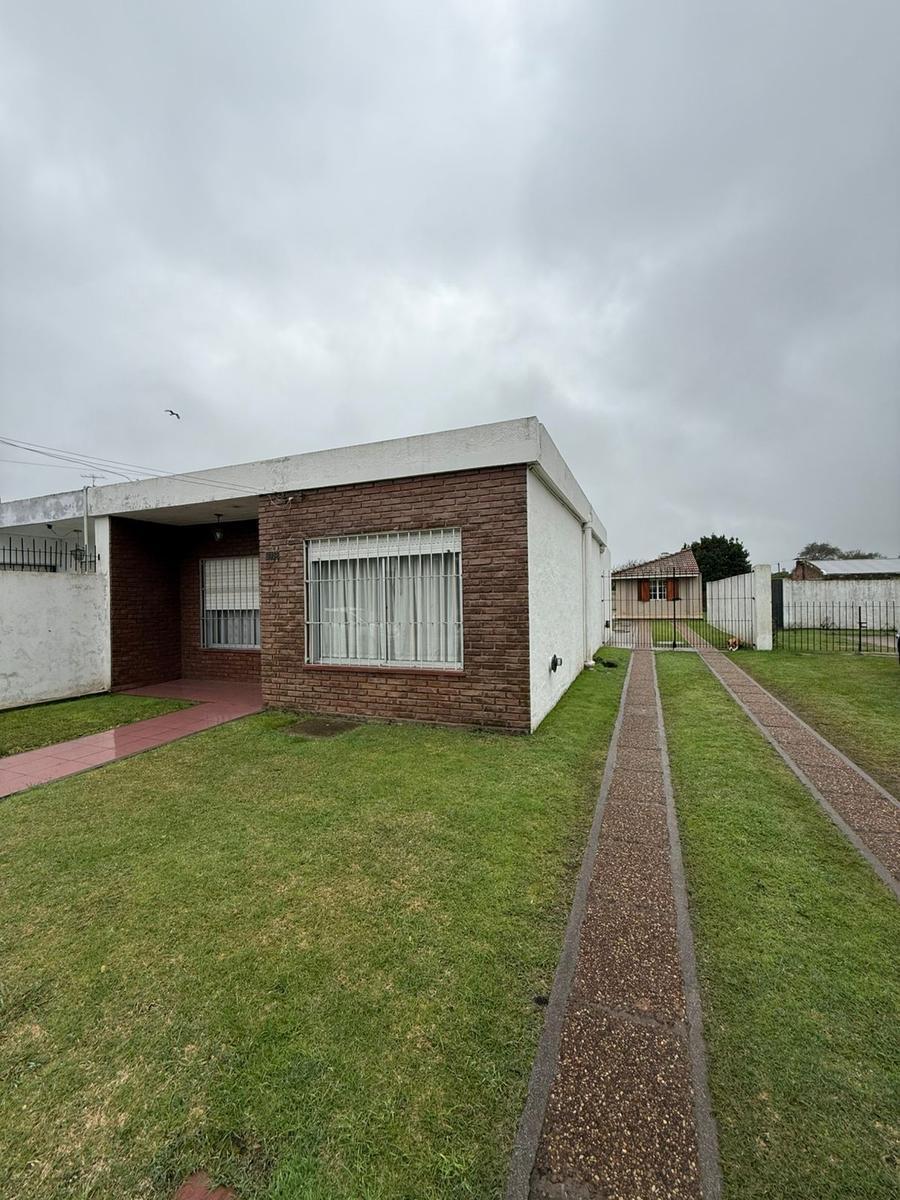 Casa 3 dorm, 433m² sobre lote propio con garage y quincho