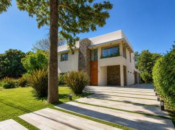 Casa · 320m² · 5 Ambientes · Casa en Venta Cañuelas, La Martona Moderna Premium