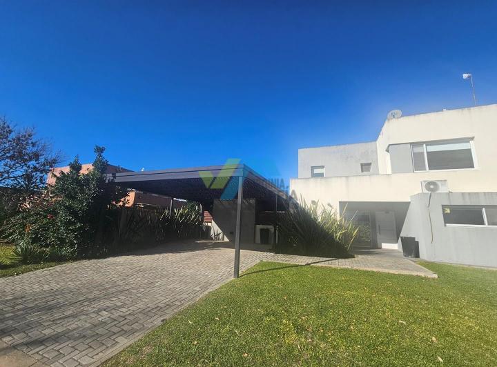 Casa · 146m² · 5 Ambientes · 1 Cochera