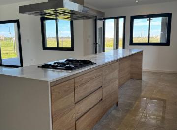 Casa · 209m² · 6 Ambientes · 2 Cocheras · Acepta Financiación Hasta 60 Cuotas - Casa en Venta, San Sebastian, Área 1
