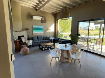 Casa · 160m² · 5 Ambientes · 6 Cocheras · Alquiler Casa en San Sebastian, Area 2, Escobar