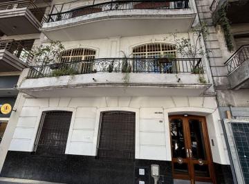 Departamento de 4 ambientes, Caballito · Gran Departamento de Estilo Clasico en Lo Mejor de Caballito! 4 Ambientes Luminoso!
