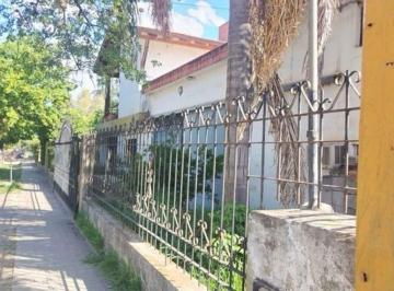 Casa · 514m² · 18 Ambientes · 2 Cocheras · Galpon con Casas y Departamento Av Fangio Arguello