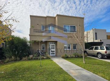 Casa · 171m² · 5 Ambientes · 3 Cocheras · Casa en Venta en Araucarias, Puertos, Escobar