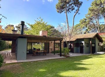 Casa · 133m² · 5 Ambientes · 2 Cocheras · Venta Casa 5 Amb en Lote 2000 m² en Carilo