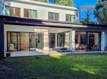 Casa · 182m² · 4 Ambientes · 4 Cocheras · Casa en Bosque Peralta Ramos