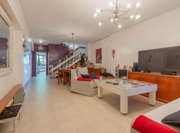 Casa · 131m² · 5 Ambientes · 1 Cochera · Casa 5 Ambientes. Cochera. Patio. Villa Urquiza