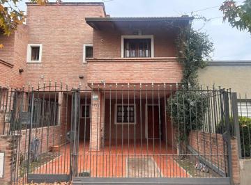 Casa · 150m² · 5 Ambientes · 1 Cochera · Alquilo Amplio Duplex 3dorm. Zona Circunvalacion y Valparaiso