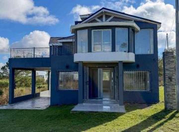Casa · 221m² · 5 Ambientes · 1 Cochera · Casa 5 Ambientes a Estrenar Villa del Lago Tandil