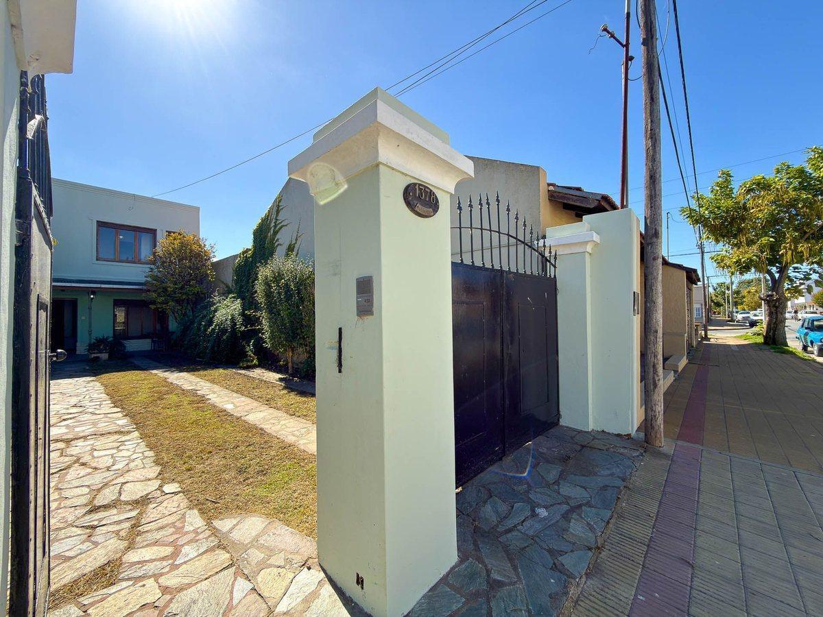 Mitre 1300