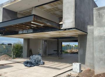 Casa · 288m² · 4 Ambientes · 2 Cocheras · Venta Casa en Obra Alma Gardenia