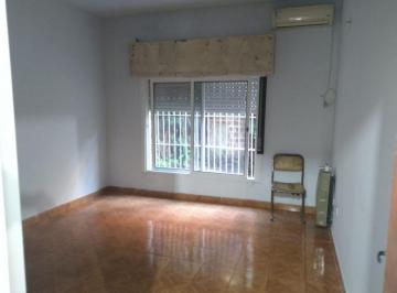 Casa · 72m² · 3 Ambientes · 1 Cochera · Casa 3 Ambientes en Isidro Casanova Apta Credito