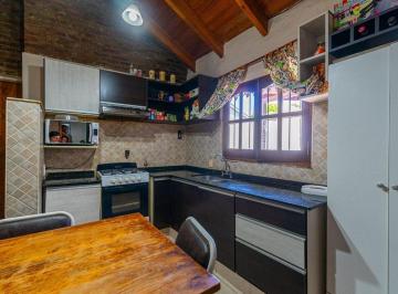 Casa · 99m² · 5 Ambientes · Casa de Pasillo en Venta 2 Dorm.