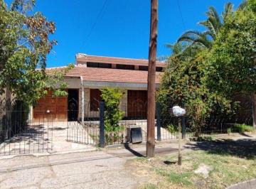 Casa · 160m² · 4 Ambientes · 6 Cocheras · Venta de Casa y Galpón, Ruta 50, San Martín