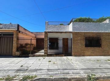 Casa · 150m² · 3 Ambientes · 2 Cocheras · Venta Casa 3 Amb con Cochera Moron Apto Credito