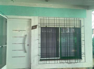 Casa · 150m² · 3 Ambientes · 1 Cochera · Venta de Casa + 3 Depto Apto Credito Ituzaingo Nte