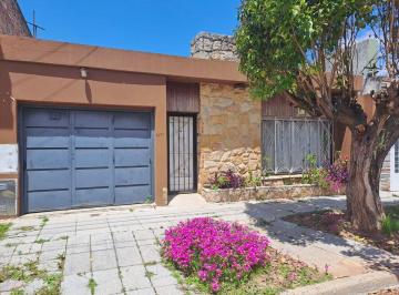 Casa · 157m² · 6 Ambientes · 1 Cochera · Venta Casa P/ 2 Familias - Quilmes - Oportunidad!