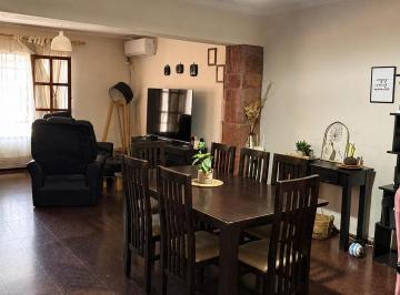 Casa de 7 ambientes, Ciudad de Mendoza · Venta | Amplia Casa con Cochera en Ciudad - Mendoza