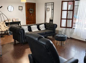 Casa de 7 ambientes, Ciudad de Mendoza · Venta | Amplia Casa con Cochera en Ciudad - Mendoza