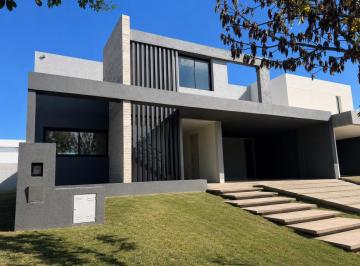 Casa · 266m² · 7 Ambientes · 4 Cocheras · Lomas de Manantiales Casa en Venta a Estrenar