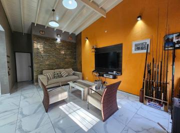Casa · 165m² · 4 Ambientes · 1 Cochera · Casa Venta 4 Amb Villa Adelina Quincho y Piscina