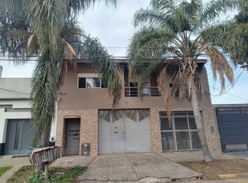 PH de 2 ambientes, Tres de Febrero · Depto Tipo Casa 2 Amb Al Frente 1° Piso C/ Patio