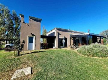 Casa · 194m² · 4 Ambientes · 2 Cocheras · Venta Casa 5 Ambientes Lujan Estancia Las Lilas