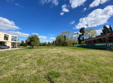 Terreno · 1367m² · Lote en Venta en Miralagos