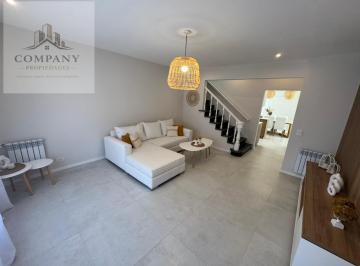 PH · 160m² · 4 Ambientes · 1 Cochera · PH en Chauvin