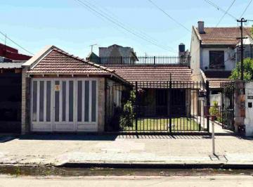 Casa · 205m² · 4 Ambientes · 2 Cocheras · Casa en Venta de 4 Ambientes Lanus Apto Credito