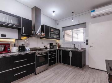 Casa · 71m² · 3 Ambientes · 2 Cocheras · Venta Casa 3 Amb Remodelada A. Credito en Temperley
