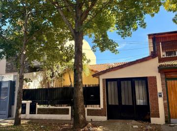 Casa · 160m² · 5 Ambientes · 1 Cochera · Venta de Casa Multifamiliar en Olivos