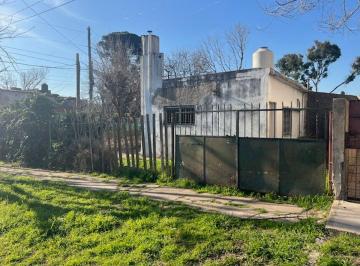 Casa · 70m² · 2 Ambientes · 1 Cochera · Casa a Refaccionar, Lote Esquina, Gas Nat. y Electr