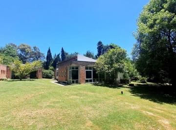 Casa · 260m² · 7 Ambientes · 2 Cocheras · Venta Terreno Ideal Desarrollo Lote 3740 m² V. E.