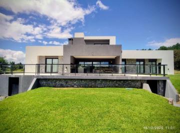 Casa · 300m² · 6 Ambientes · Venta Casa a Estrenar 6 Ambiente Costa Esmeralda
