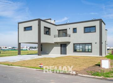 Casa · 178m² · 4 Ambientes · 2 Cocheras · Casa 4 Ambientes Venta Barrio El Rebenque Canning