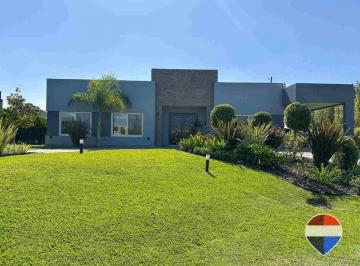 Casa · 183m² · 4 Ambientes · 2 Cocheras · Casa 4 Ambientes en Venta Club de Campo Santa Rita