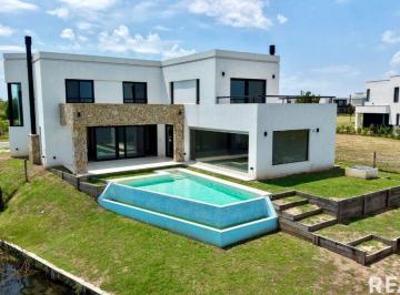 Casa · 368m² · 5 Ambientes · 1 Cochera · Casa a Estrenar en Riberas Puertos a La Laguna