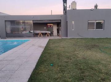 Casa · 76m² · 3 Ambientes · Venta Casa 3 Amb C/pileta San Vicente - Permuta