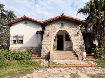 Quinta vacacional · 267m² · 4 Dormitorios · 2 Cocheras · Casa Quinta 5 Amb. Lote 7.700 m² Ideal Inversor